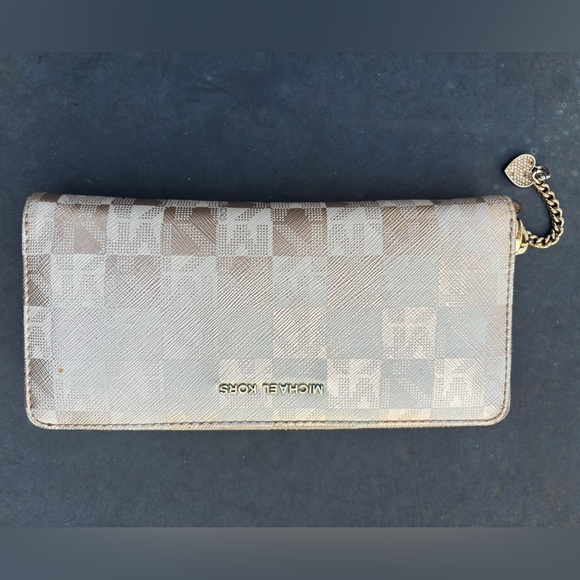 Michael Kors Handbags - Michael Kors Logo Jet Set Large Continent wallet Gold metallic Y2K Vintage